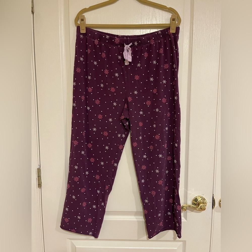 Lands End purple snowflake pajama pants​​​​​​​​​